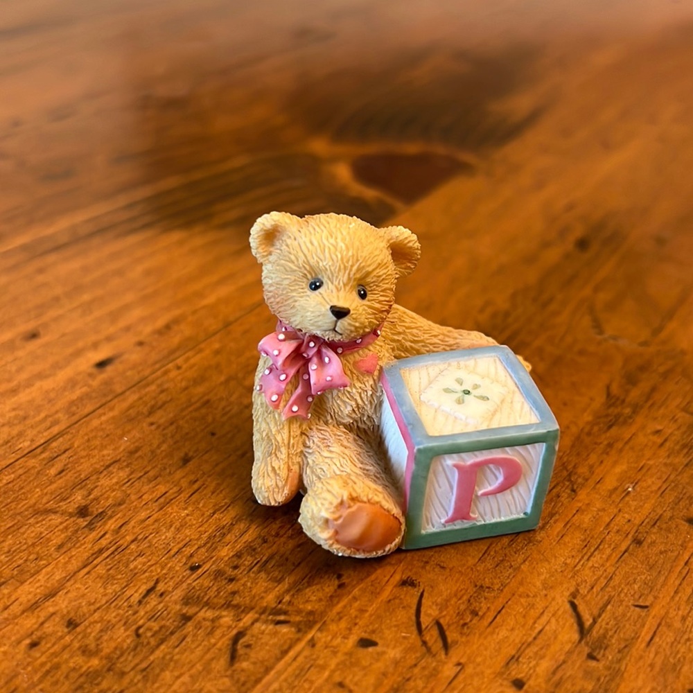 Vintage Teddy Bear Figurine with P Block Priscilla Hillman 1995 #158488P